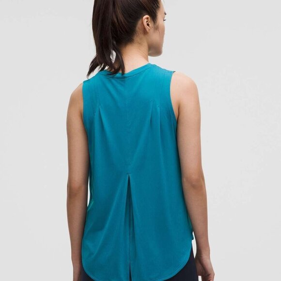 NWT Lululemon Lightweight Split-Back Training Tank Top - L Hawaiian Blue - Picture 2 of 8